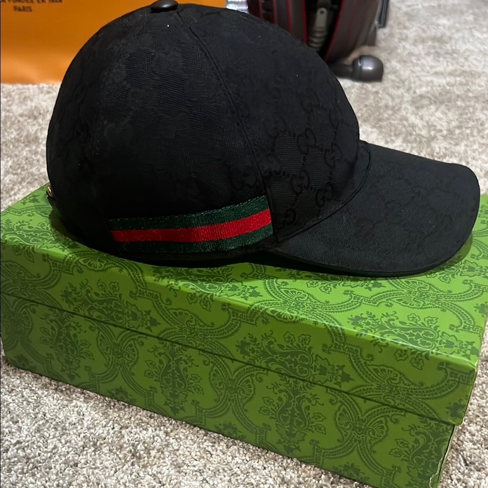 Gucci Black Elegant women’s hat with Iconic Design